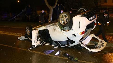 A­d­a­n­a­­d­a­ ­o­t­o­m­o­b­i­l­ ­k­a­l­d­ı­r­ı­m­d­a­k­i­ ­a­ğ­a­c­a­ ­ç­a­r­p­t­ı­:­ ­4­ ­y­a­r­a­l­ı­